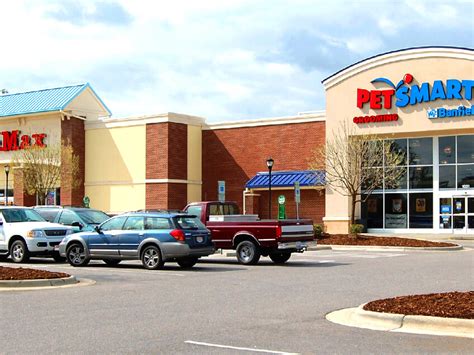 Beaver creek commons photos. Beaver Creek Crossings - shopping mall with 27 stores, located in Apex, 1479 Beaver Creek Commons Dr, Apex, North Carolina - NC 27502: hours of operations, store … 