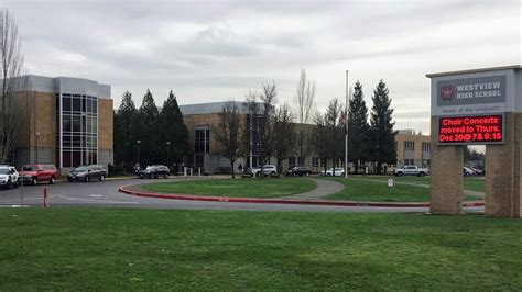 Beaverton sd. The Beaverton School District includes 34 elementary schools, nine middle schools, six high schools, five option schools, 19 option programs and two charter schools. We have more than 39,000 students and nearly 4,500 staff members. 2022 Bond. 
