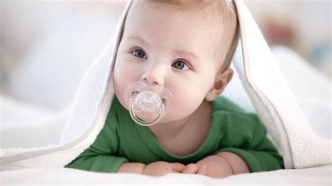 Bebeklerde emzik kullanımı zararlımı