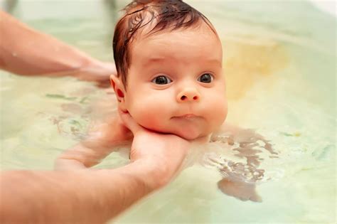 Bebeklerde oturma banyosu nasıl yapılır