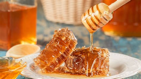 Bebeklere Bal Verilmesi.