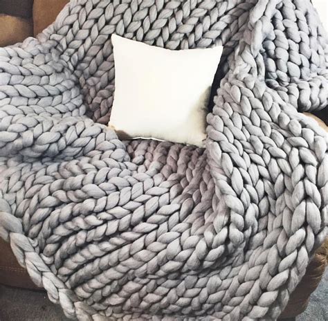 Luxury blankets, Chunky Yarn, DIY kits & more Famous YouTuber 200 videos. . Becozi