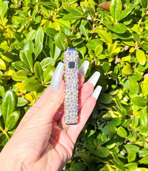 Bedazzled cart battery. Glass rhinestone decorated THC/CBD cartridge pen battery, 520 thread. Comes with small white charging cable. THC/CBD cartridge not included. Click button 5 times to turn on or … 