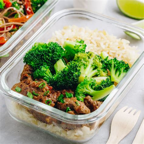 Beef meal prep. In a large pan, add olive oil and bring to high heat. Add in beef and cook until 2/3 done. Add in broccoli and cook until everything is cooked. Scoop out 1/2 cup of rice into each bowl. Divide beef and broccoli evenly into the four bowls. Sprinkle with sesame seeds and scallions. Store in fridge up to 3-4 days. 
