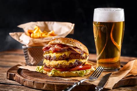 Beer and burger. Customer Interaction Center - Beer + Burger 