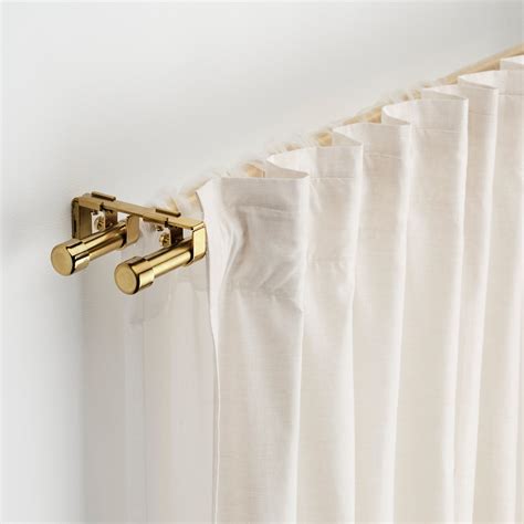 Bekräfta curtain rod. Follow our guidelines with the rod 8 to 10 inches (20 to 25cm) above the window or, in a room with very high ceilings, 12 to 24 inches (30 to 61cm) above the window, or position it just below the crown molding. If there is little space, position the rod at a minimum of 2 inches (5cm) above the window. Add a minimum of 4 or 5 inches (10 or … 