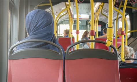 Belçika'da başörtülü kadın otobüs şoförünün sözlü tacizine uğradı - Son Dakika Haberleri