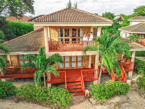 Belizean dreams. Email: reservations@belizeandreams.com. US Toll-Free: 1 (800) 456 7150. Local Belize Reservation Desk: +501-522-2400. Local Belize Front Desk: +501-670-2251. (add "011" to the local numbers to call from US) The best time to visit Belize includes November thanks to warm weather and discounted all inclusive rates, so make your Belizean Dreams ... 
