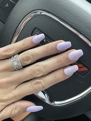 Digg out details of Bella Nails & Spa in Sedal