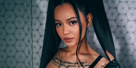 Bella Poarch Makeup TutorialHi dudes! Here is a Bella Poarch makeup look! So proud of her. A fellow Filipina slaying the titktok game! 🤍I had fun doing this...