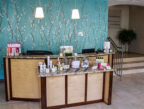 Dec 31, 2019 · Bella Trio Salon and Day Spa in downtown Durham knew exactly what Bride Stacy and her bridesmaids needed. Located at American Tobacco Campus, Bella Trio Salon is a hair and makeup studio that also offers spa treatments. .