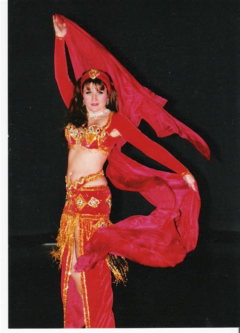 Bellydance a guide to middle eastern dance its music its culture and costume. - A küzdelemnek vége, s még sincs vége.