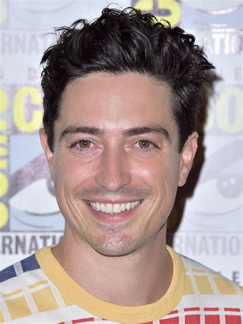 Ben feldman height. Ben Feldman is active on social media platforms and has thousands of followers. In 2020 Ben Feldman underwent spine surgery, as the two-disc in his neck was broken. Feldman stated it was a horrifying experience. Ben Feldman portrayed the role of guardian angel Fred in the comedy series 'Drop Dead Diva'. 