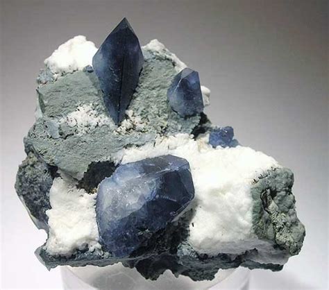 Benitoite - The Gemology Project