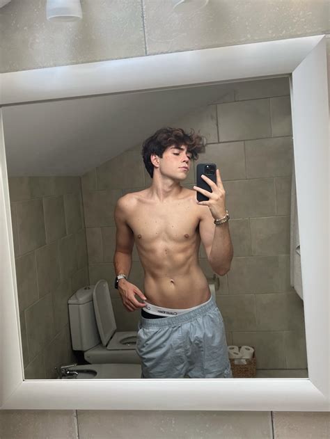 Sep 26, 2020 · Benji Krol and JeyJey Gardi accused of allegedly grooming and sexting a minor. Benji has 11.3M and JeyJey has 4.6M followers on TikTok. The alleged victim is a 15-year-old boy and he described his ... 