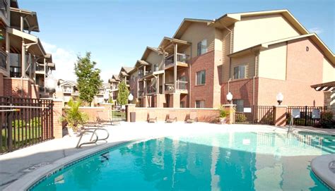 Close to shopping, dining and entertainment, all with the newer west side flare and easy access to Kellogg and I-235. Bennington Place Apartments is located in Wichita, Kansas in the 67205 zip code. This apartment community was built in 2013 and has 3 stories with 138 units.