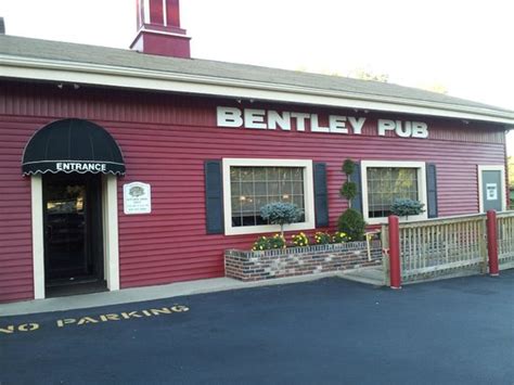 Bentley Pub: Convenient To hotel - See 283 traveler