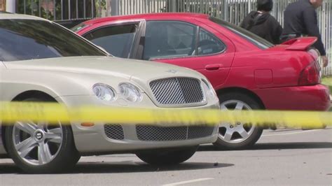 Bentley driver targeted by armed robber in Sherman Oaks