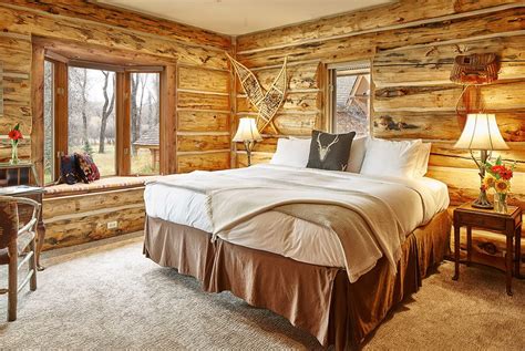 Bentwood inn. Stay at this 3.5-star eco-certified B&B in Wilson. Enjoy free breakfast, free WiFi, and free parking. Popular attractions Cowboy Up Hang Gliding and Teton Pines Country Club are … 