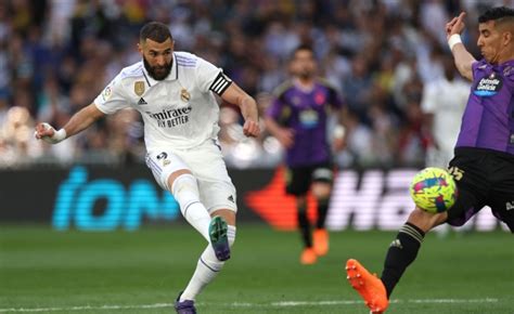 Benzema hat trick in Real Madrid win but Vinicius injured