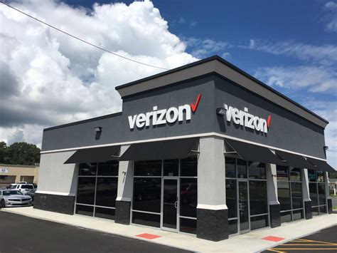 Verizon store at Cellular Sales Sebring. Call store Get di