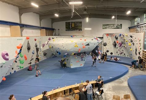 Berlin bouldering. .  ...