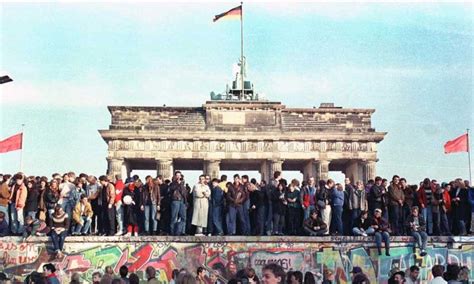 Berlin duvarı hangi tarihte yıkılmıştır
