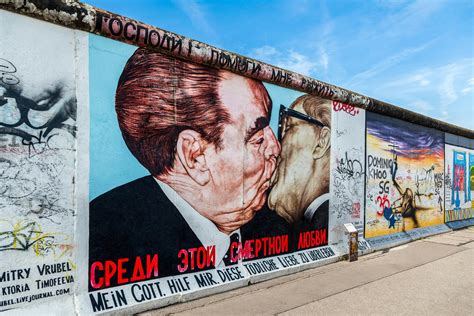 Although the graffiti on the back of the Wall was almost as famous as the East Side Gallery murals, it was not preserved. However, the artworks from both sides were preserved on postcards which were sent from Berlin-Friedrichshain in the 1990s. Picture by “Steak” and the “CAF-Crew” on the West Side Gallery, 1993.. 
