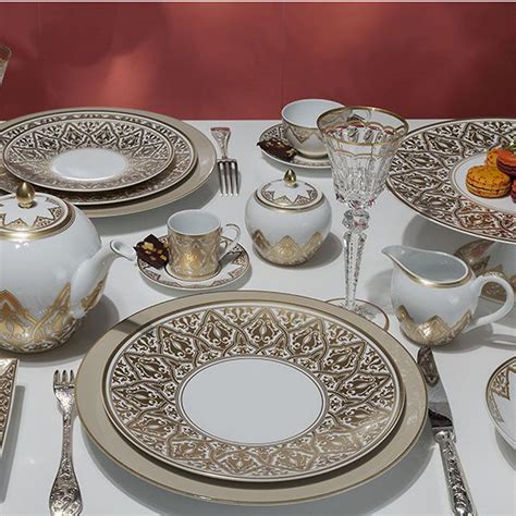 Bernardaud. Porcelaine de Limoges, Porcelain plates made in the Manufacture. Dinnerware, decorative objects and artists' editions, know-how and creativity. 