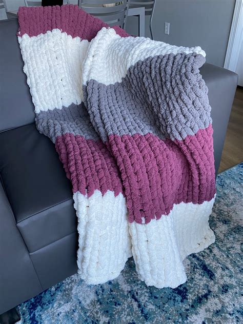 Below, find some of the best loop yarn patterns—including Loopity Loop yarn patterns, Big Twist Loopty Loop yarn patterns, and Loop It yarn patterns—for everyone from beginners to advanced knitters. 1. Chunky Throw Blanket. If you’re just getting started with loop yarn, a blanket is a great first project.