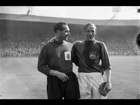 Bert Trautmann breaks neck during FA Cup Final