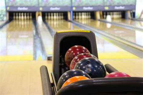 Best Bowling Balls for Two-Finger Bowlers of 2024 - Hobby Seekers