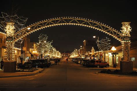 Best Christmas Light Installation in West Des Moines IA Hang Holiday …