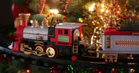 Best Christmas Tree Train Set: Buyer