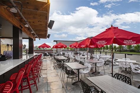 Best Restaurants with Outdoor Seating in Maple Grove, MN