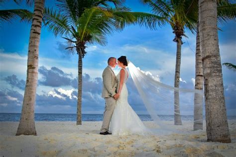 Best Wedding Photographer and Videographer in Maui, HI