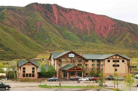 Best Winter Getaways In Colorado: Hotel Glenwood Springs