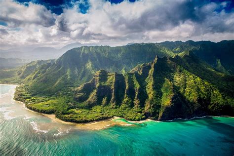 Best airlines to fly to hawaii. May 8, 2022 · American Airlines. American Airlines covers great ground across the islands. It flies to Honolulu on Oahu, Kahului on Maui, Lihue on Kauai, and Kona on the island of Hawaii. The Texan outfit also has a valuable partnership with Hawaiian, enabling plenty of codeshare and point-earning opportunities for passengers. Photo: American Airlines. 