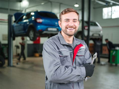 Best auto mechanics near me. When it comes to car repairs and maintenance, one of the key decisions car owners face is whether to choose an onsite mechanic or a traditional auto shop. Both options have their a... 