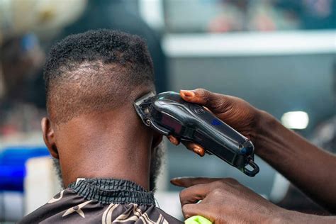 Do you know how to get a barber's license? Find out how to get a barber's license in this article from HowStuffWorks. Advertisement Believe it or not, the barber who has been shavi.... 