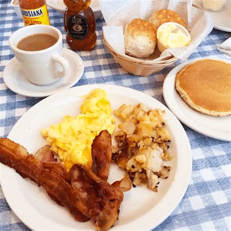 Best breakfast in memphis. Bryant's Breakfast. Bryant's Breakfast (bryantsbreakfast.com), a casual eatery, serves breakfast starting at 5:30 a.m. Mondays through Saturdays. Lunch is available, but as the name of the ... 