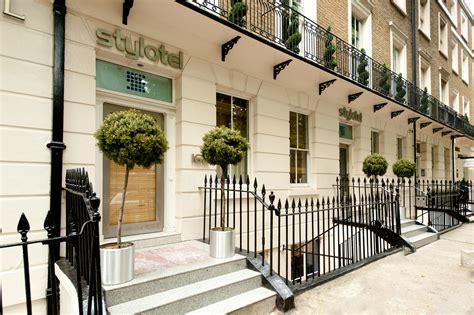 Best budget hotels london. These are some of the Royal Family's favorite UK hotels in London and the British countryside. Walk in the footsteps of kings and queens. What better way to experience a vacation t... 
