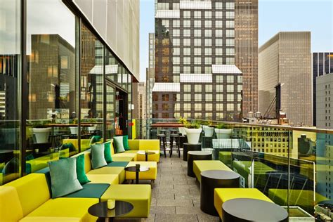 Best budget hotels nyc. Apr 27, 2021 · Typical starting/peak prices: $99/$209. Best for: Couples, solo travelers, business travelers. On-site amenities: Four bars, rooftop, courtyard, free evening happy hour, free bike rentals. Pros ... 