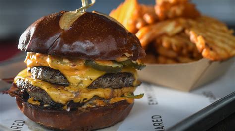 Best burger in nashville. A person favorite is their Nash Vegas Burger, a perfectly-grilled patty served on a sweet potato bun topped with gooey melted pimento cheese, crispy tobacco onions to provide some crunch and a ... 