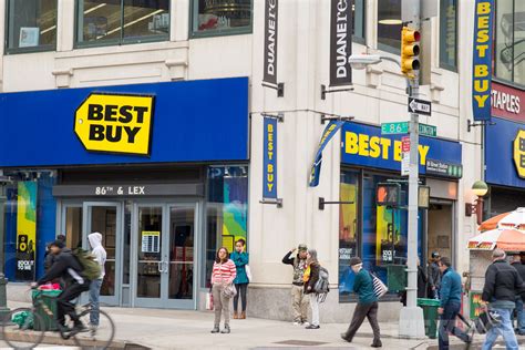 Best Buy 86th street new york (STOCK) ... Best Buy Europe launched its first store in May 2010, opening a total of 11 stores across the UK, with plans to open up 200 outlets across Europe.. 