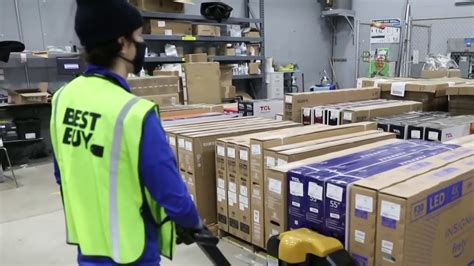 Best buy warehouse associate dress code.  Whether it&rsquo;s business casual or business...