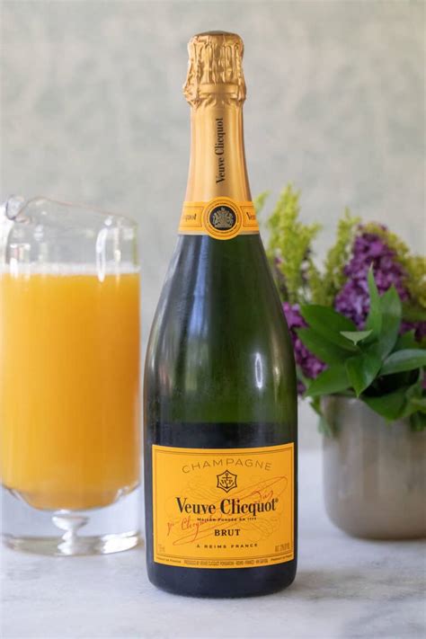 Best champagne for mimosa. 1 ½ ounces ( 3 tablespoons) unsweetened cranberry juice, chilled if possible*. 1 ½ ounces ( 3 tablespoons) orange juice. 4 ounces ( ½ cup) Prosecco. For the garnish: orange or blood orange slice, lime slice, or whole cranberries. Cook Mode Prevent your screen from going dark. 