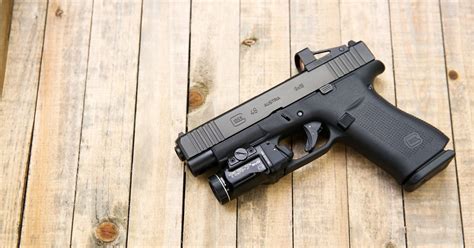 26 Jul 2023 ... Glock 19 ( & Other Sub-Compact Variants ): Most Popular Pistol ... While Glocks are sometimes considered “blocky,” it's undeniable how efficient ...
