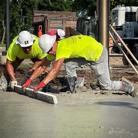 Whether you need a driveway installed, replaced, or repaired, you’ve come to the right place. Sam The Concrete Man makes it fast and easy to schedule a free, no obligation estimate. With over 30 years of experience …. 