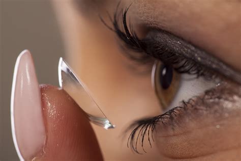 Best contact lens prices. The two main functions of the lens of the eye are to focus light onto the retina and to help the eye focus on objects at various distances. The lens of the eye is a rubbery, jellyl... 